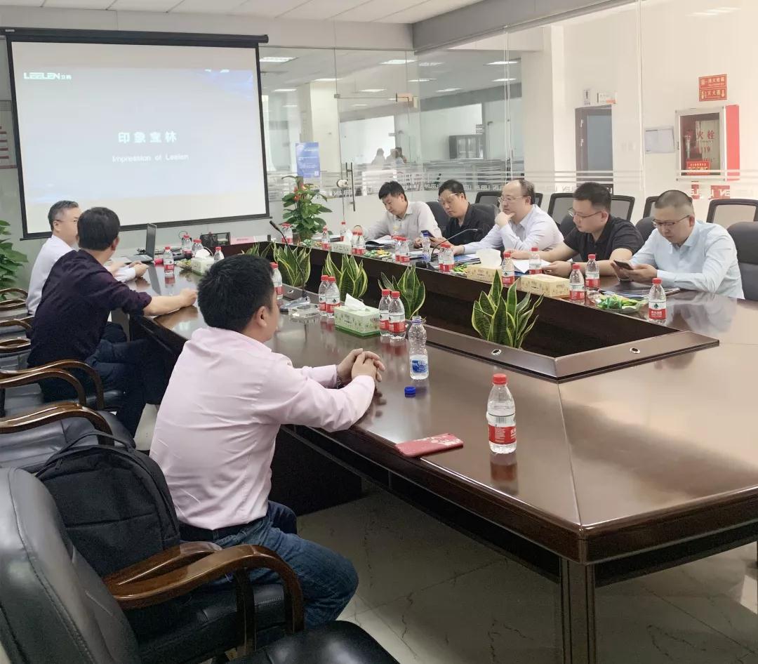 accueillent chaleureusement les dirigeants du bureau de la défense technique de Shanghai à visiter LEELEN pour enquête et Inspection. 